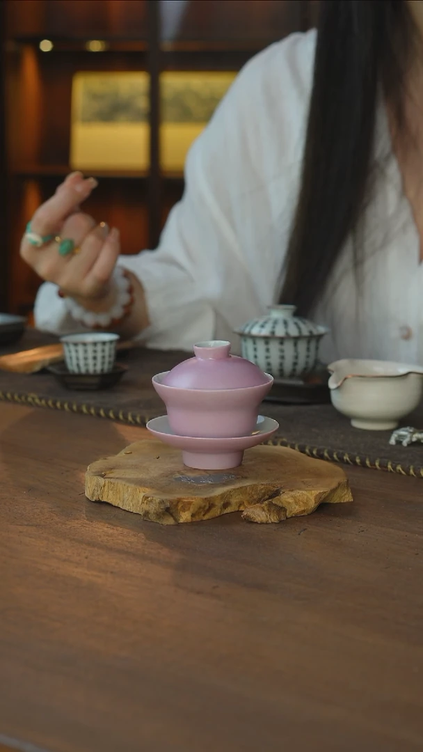 粉色三才葫芦盖碗.