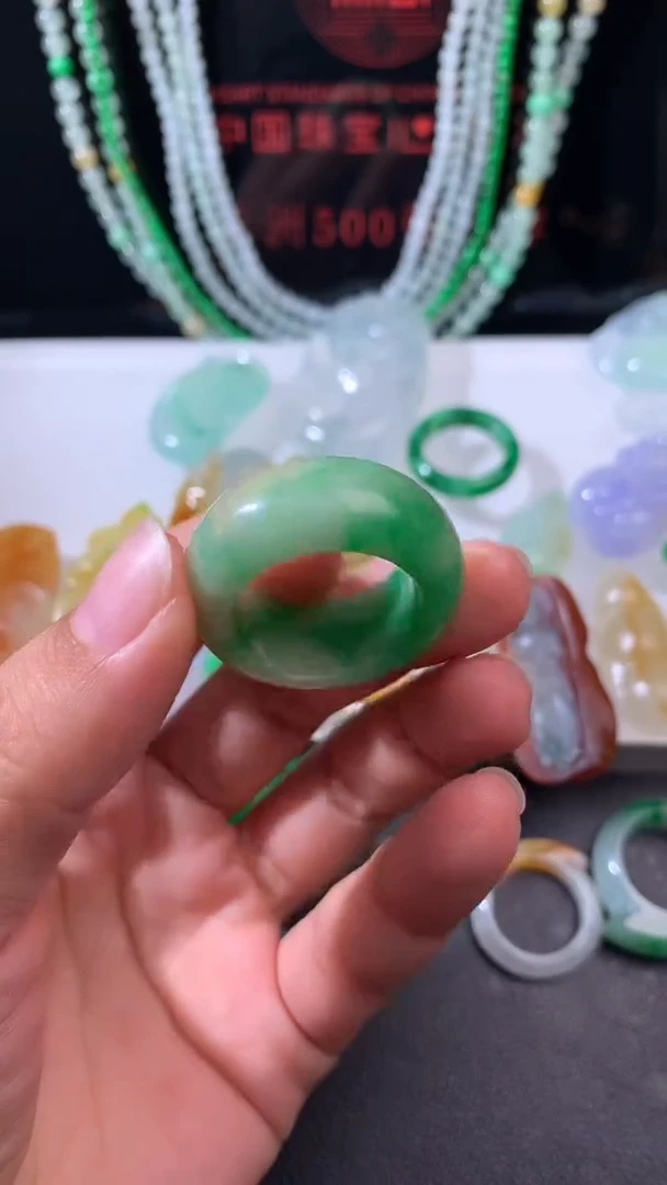 未镶嵌定制翡翠卡**多