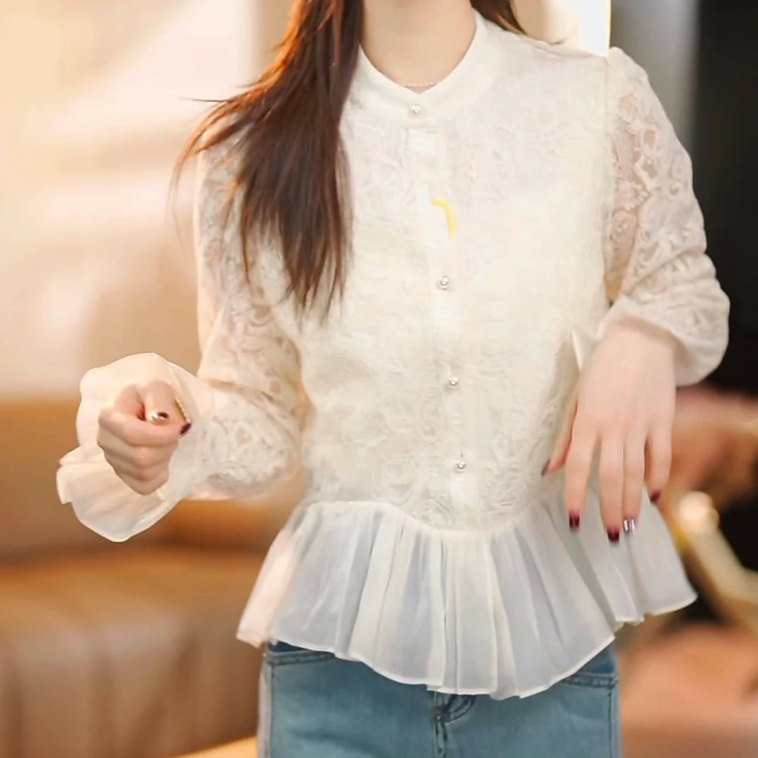 设计感无弹圆领镂空花荷叶边女式衬衫2025春款洋气套头蕾丝上衣