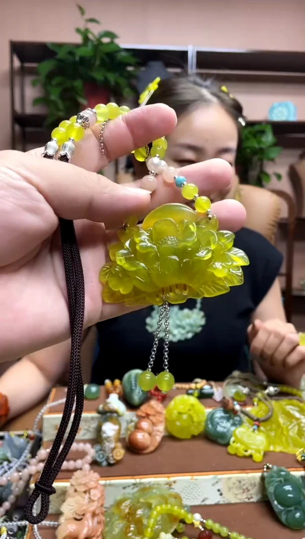 未镶嵌岫玉颈饰·