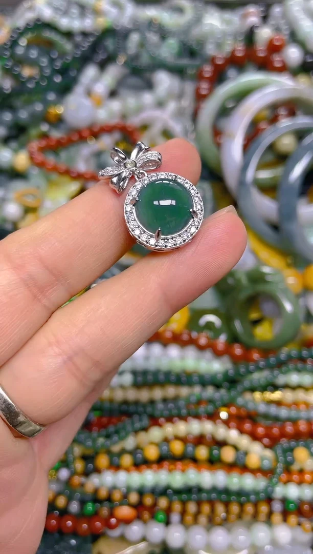 颈饰未镶嵌翡翠/ N /翡翠A货，一件也是批发价