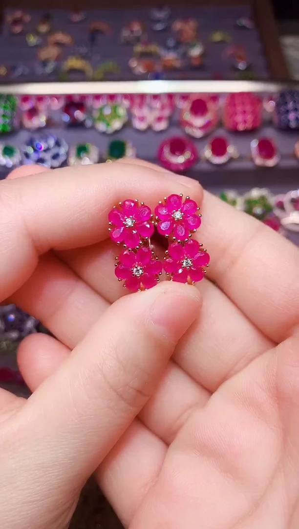 银S925镶嵌耳饰红宝石....