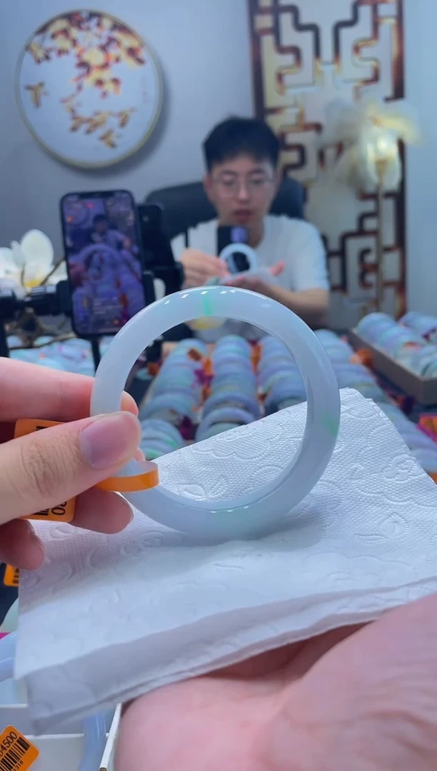 翡翠手镯未镶嵌129-58