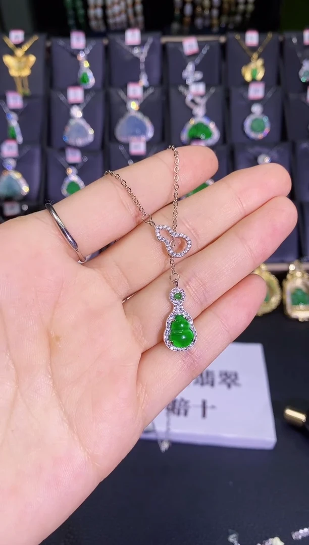 【闪购商品】翡翠吊坠(赠链)未镶嵌葫芦套链