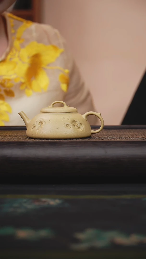 茶壶紫砂梨皮本山绿 蔚风 张继彪 （太湖石系列）