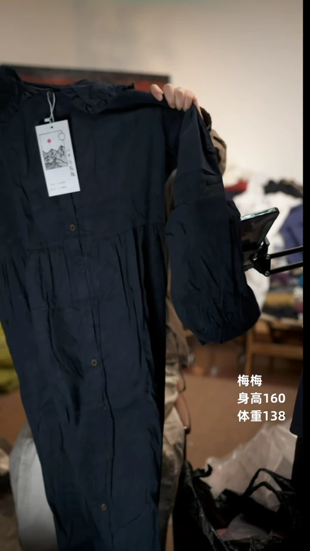藏青色灯芯绒连衣裙