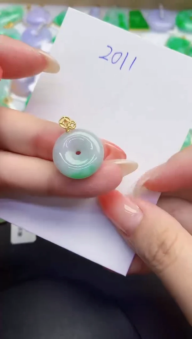 翡翠未镶嵌颈饰缅甸天然翡翠A货