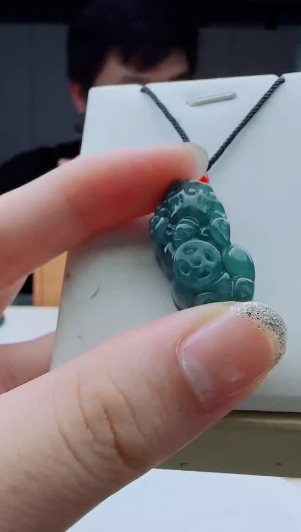 颈饰未镶嵌翡翠多样性发其中一