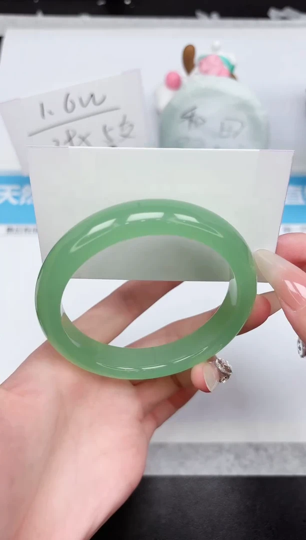 石英质玉手镯未镶嵌82-63.3