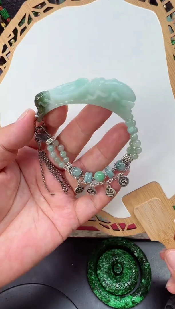 颈饰未镶嵌翡翠手牌