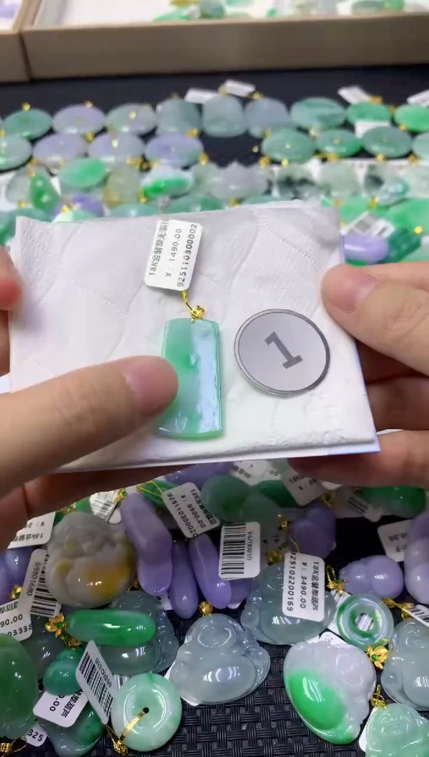 颈饰18K金镶嵌翡翠天然缅甸翡翠A货