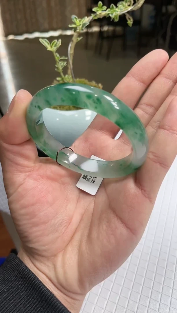 【闪购商品】石英质玉手镯未镶嵌非洲翠手镯多样性发货
