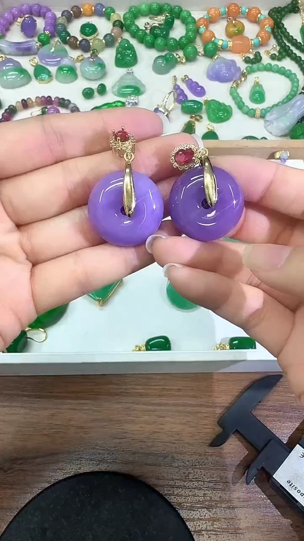 吊坠(赠链)未镶嵌翡翠紫大面包扣