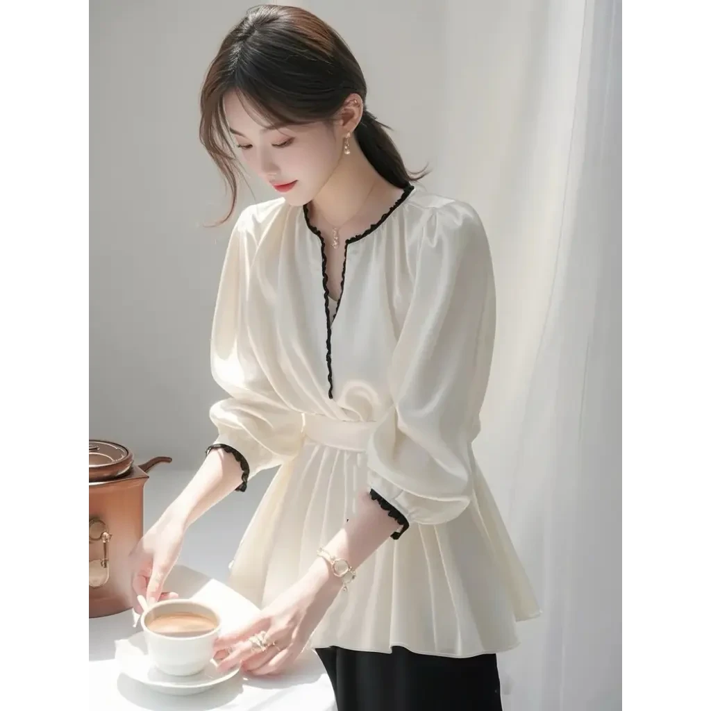 春季独特超好看气质上衣高级感小香风百搭白色缎面衬衫女配半身裙