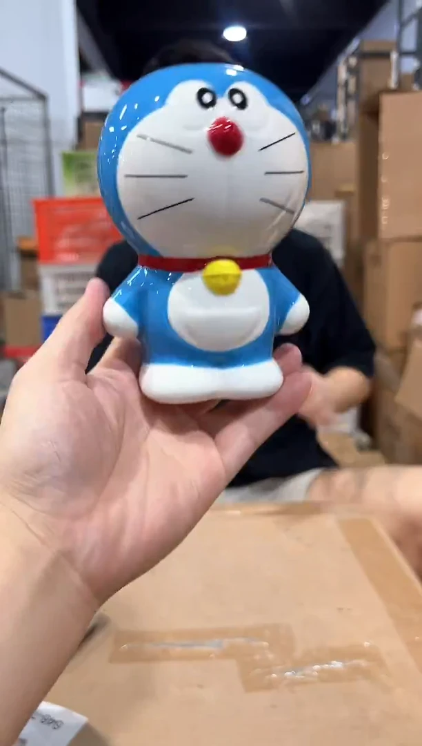 瓷片小号叮当猫钱罐冰裂