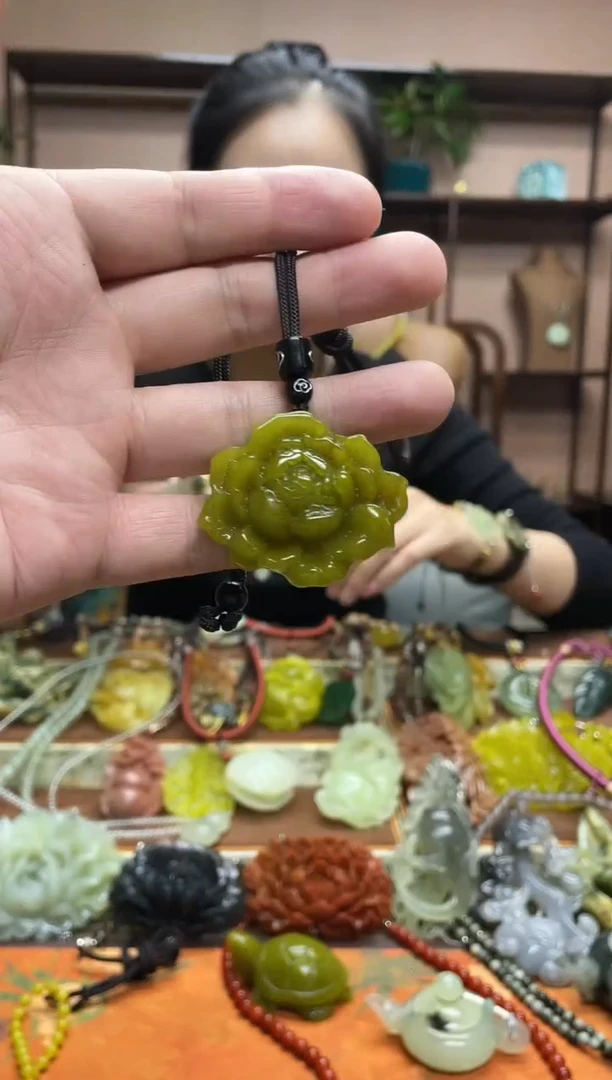 未镶嵌岫玉吊坠·