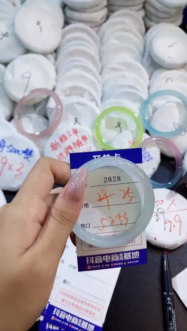 玛瑙/玉髓手镯未镶嵌2828