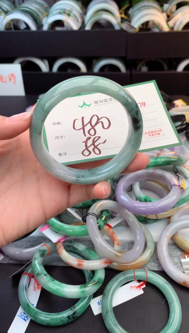 未镶嵌定制翡翠毛货需精细抛光+多人