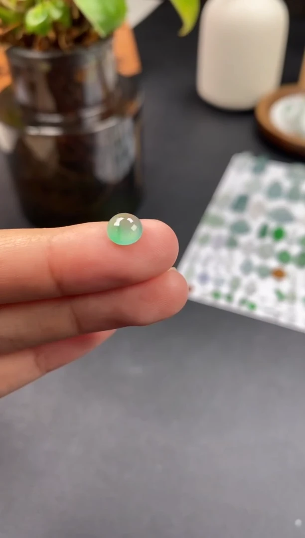 翡翠未镶嵌颈饰翡翠冰绿蛋面