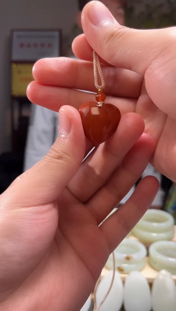 南红玛瑙未镶嵌颈饰吊坠