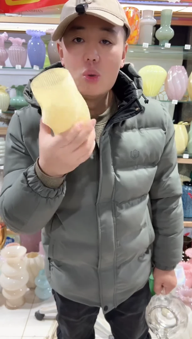【闪购商品】无铅玻璃18.5公分黄色扭扭花瓶