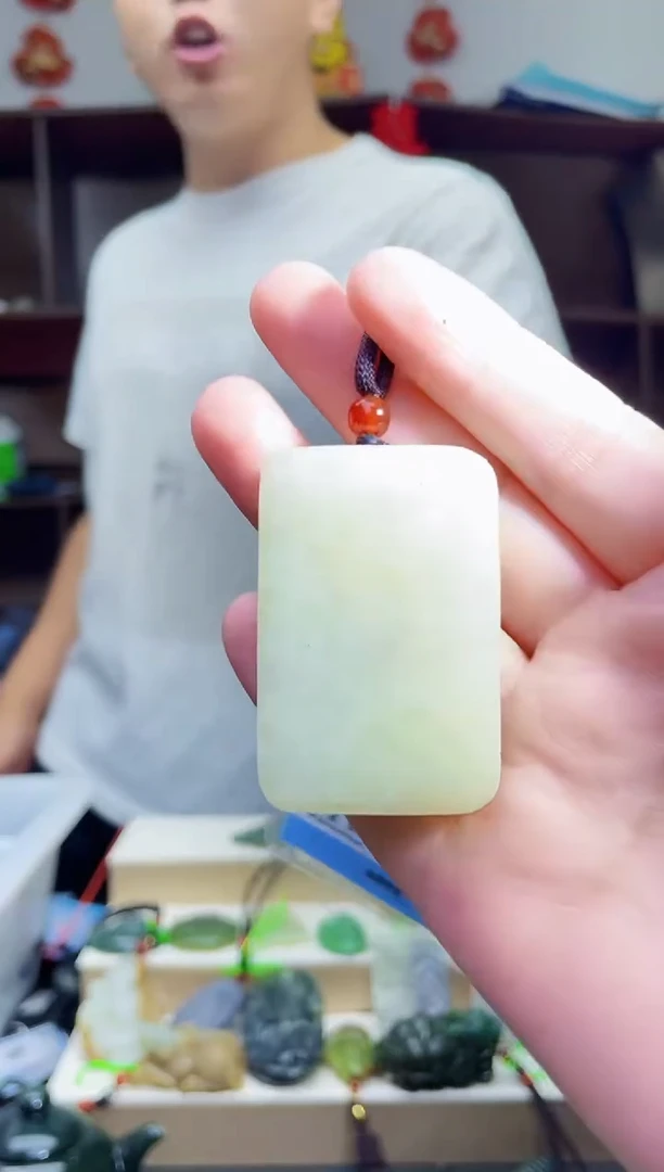 和田玉未镶嵌颈饰1