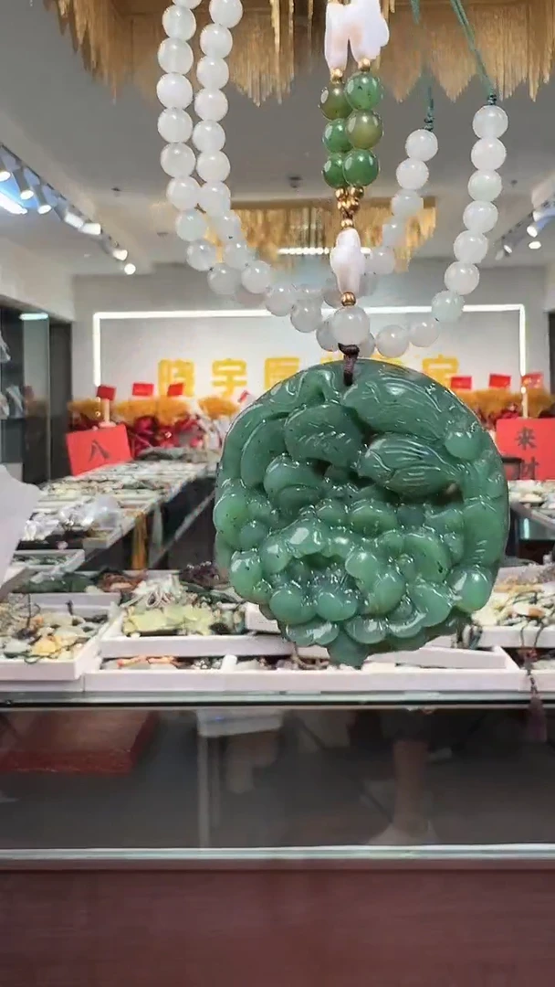未镶嵌岫玉颈饰吊坠