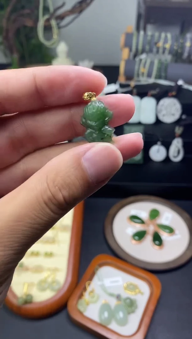颈饰未镶嵌和田玉1