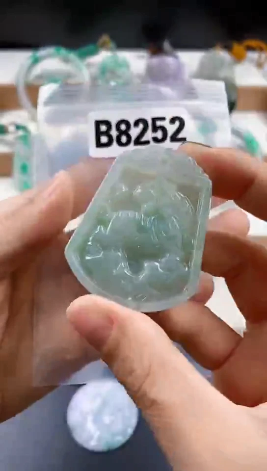 颈饰未镶嵌翡翠天然翡翠吊坠挂件