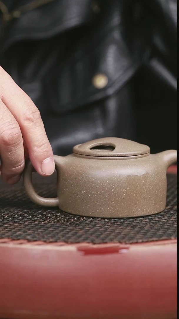 茶壶紫砂蟹壳青牛盖莲子180CC微微暇