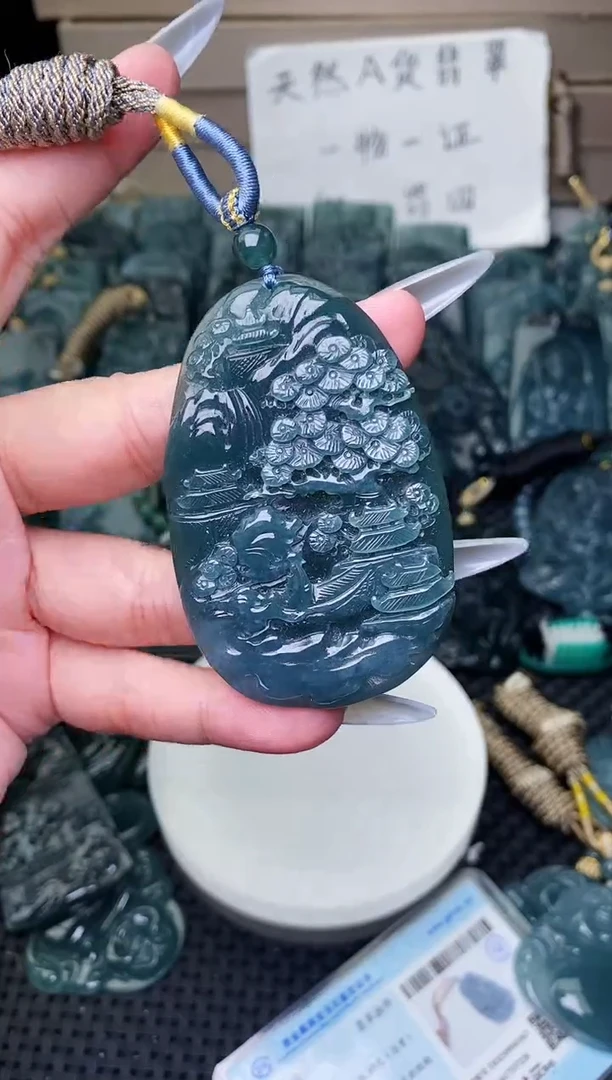 颈饰未镶嵌翡翠