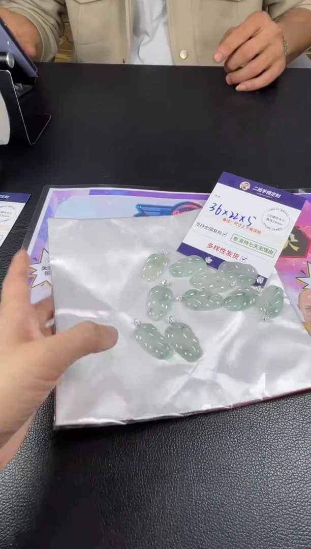 18K金镶嵌挂件翡翠飘花叶子15/多样性发其一配绳@CP