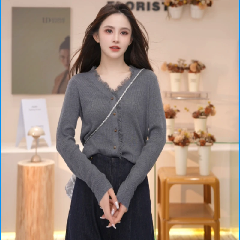 Basic House/百家好HS新款显瘦洋气百搭羊毛设计高级毛边针织衫女