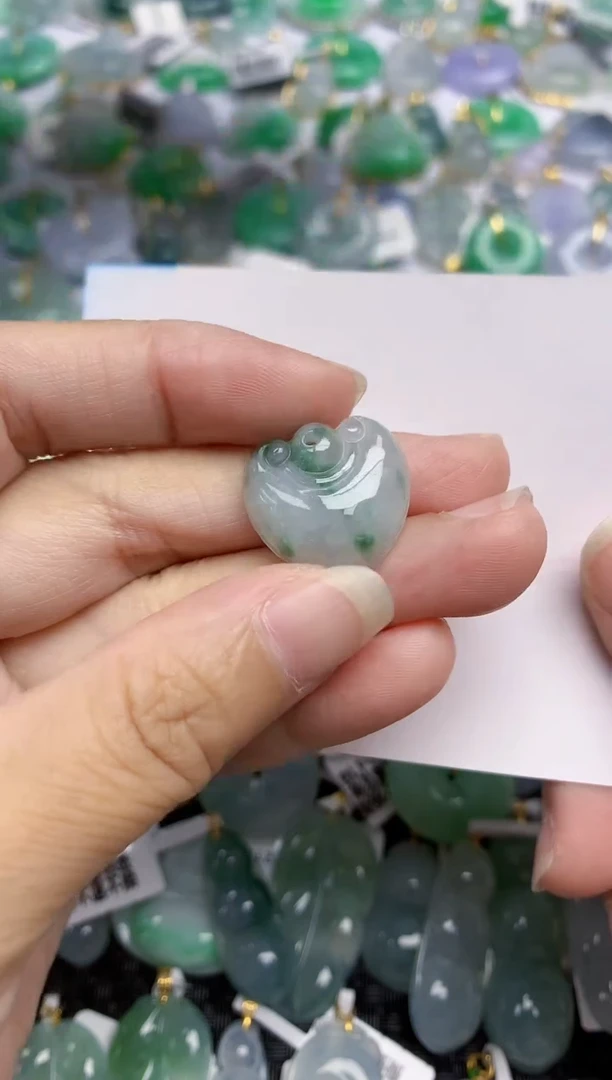 翡翠未镶嵌颈饰天然翡翠A货