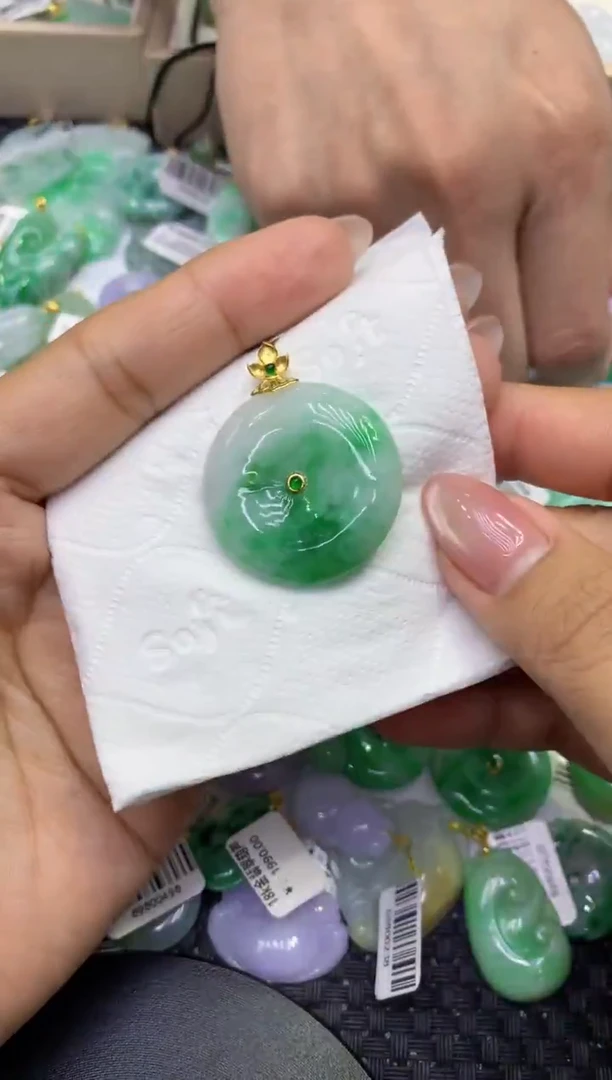 颈饰18K金镶嵌翡翠天然缅甸A货翡翠