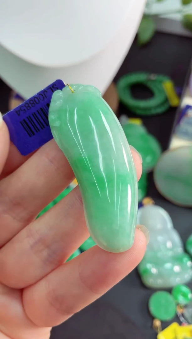 吊坠(不含链)未镶嵌翡翠挂件