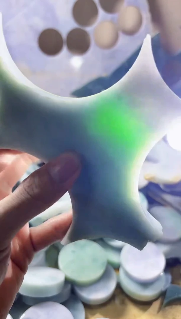 翡翠未镶嵌颈饰翡翠A货 陈谭469