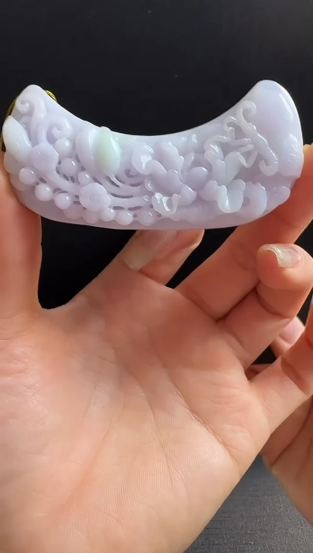 颈饰未镶嵌翡翠弯弯