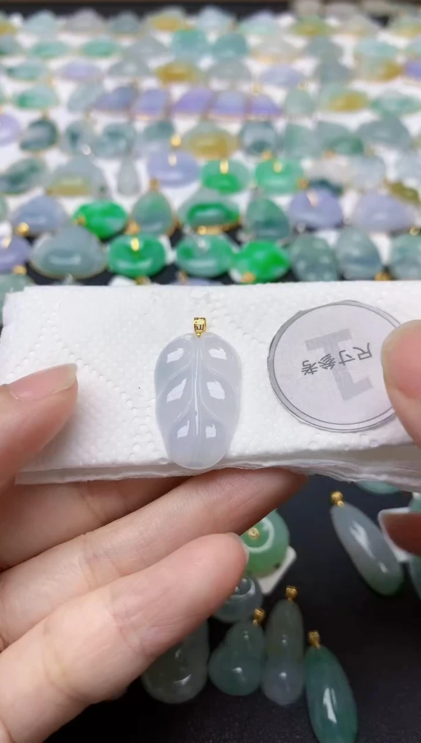 翡翠18K金镶嵌颈饰天然缅甸A货翡翠