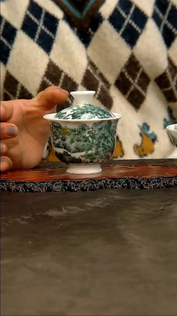 【闪购商品】青花手绘山水盖碗！