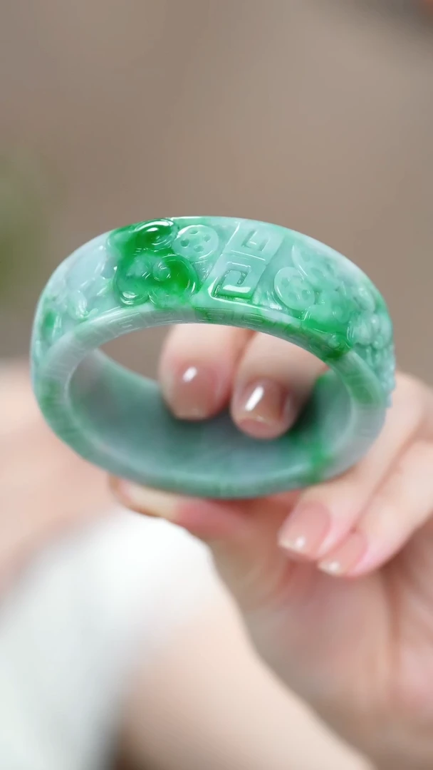 翡翠手镯未镶嵌新款