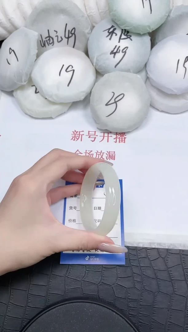 未镶嵌手镯石英质玉40-54.5