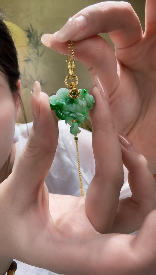 翡翠未镶嵌颈饰吊坠