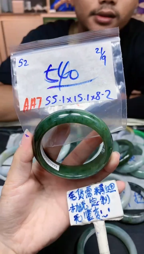 未镶嵌定制翡翠52毛货需精细抛光手镯拍一发一