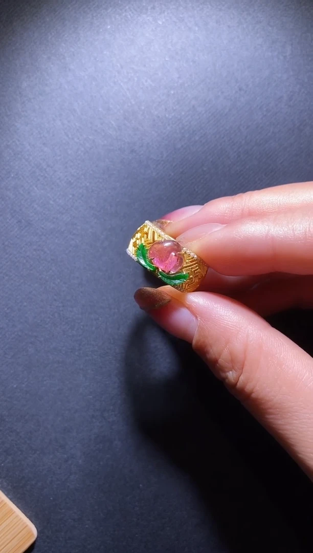 18K金镶嵌戒指碧玺碧玺桃子戒指