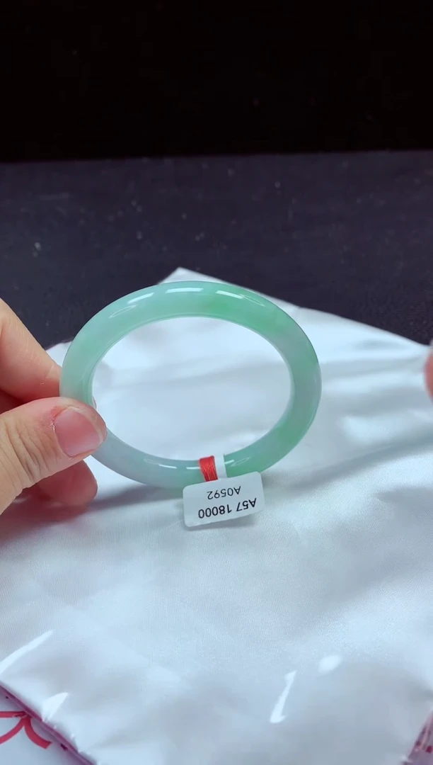 【闪购商品】翡翠手镯未镶嵌镯子57+