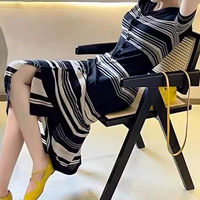 气质女装2025年新款夏季高级感条纹开叉连衣裙千金清冷感贵系衣服