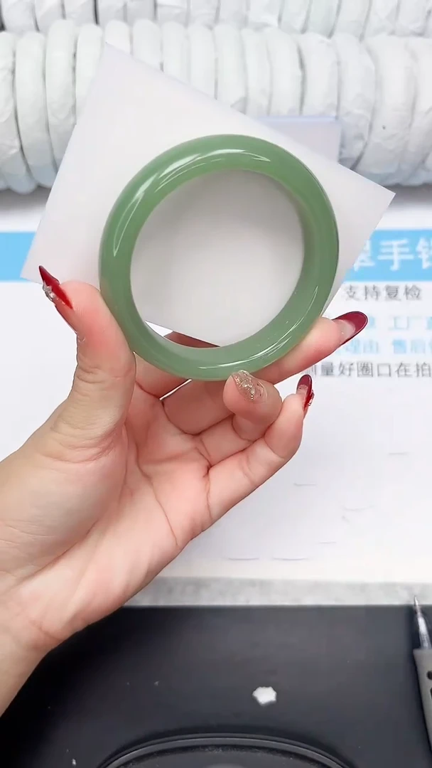 未镶嵌手镯石英质玉130-56.5HSL