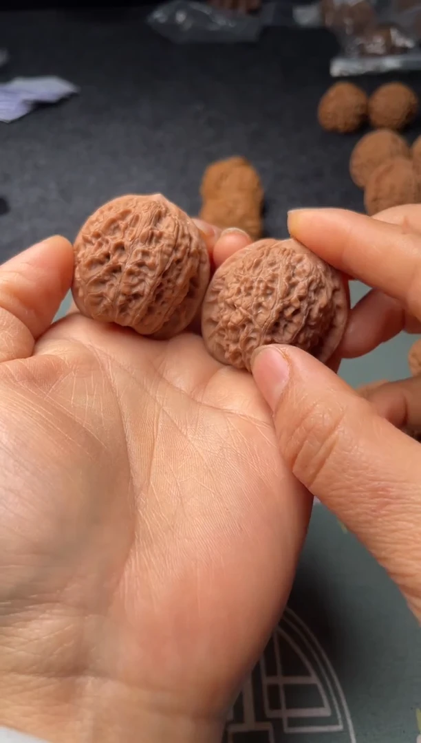 把件文玩核桃w280  血麒麟37尺