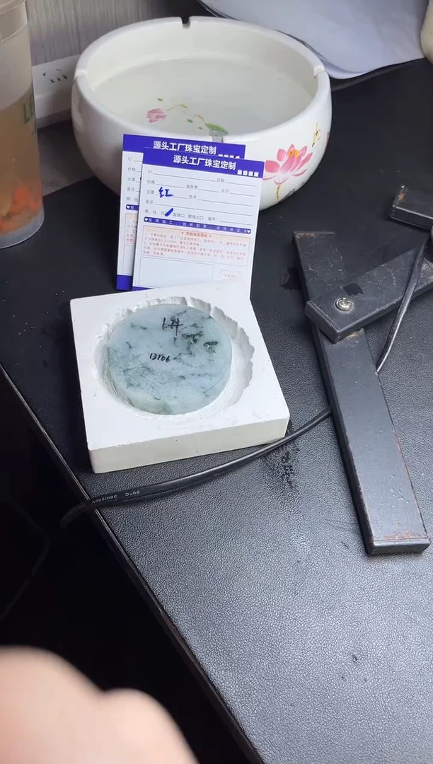 未镶嵌手镯定制翡翠好/定制不退不换